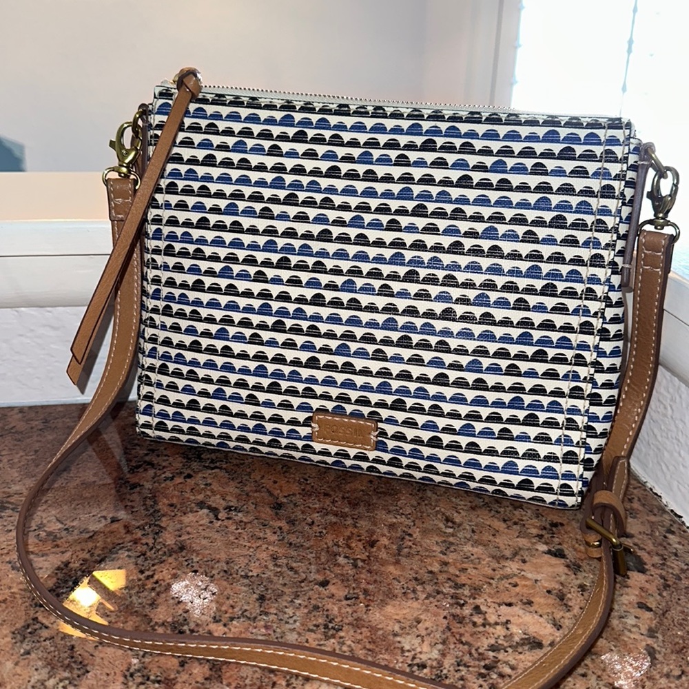 🌟HP 🌟 Fossil thin crossbody bag
